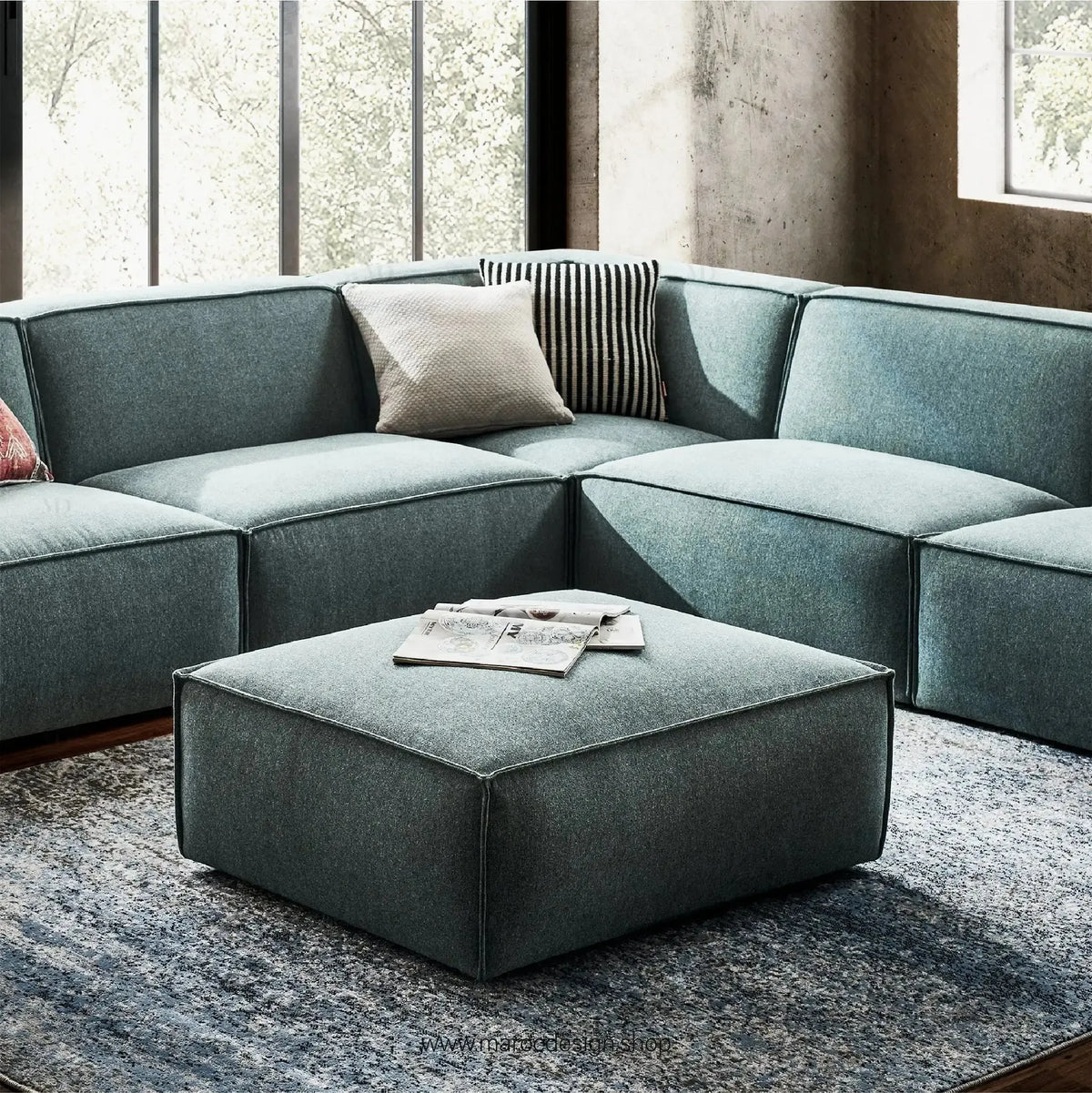 Canapé d'angle modulable BOXTER vert d'eau avec pouf en salon – Maroc Design