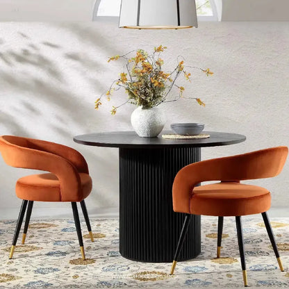 ARCHY-Chaise-Elegance-et-Confort-pour-Votre-Cuisine-Salle-a-Manger-By-Maroc-Design-Chaise-Table-a-Manger-Chaise-Bureau-cafe-Restaurant-Maroc-Design-Velours-Rouge brique et table à manger bois massif Noir