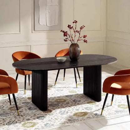 ARCHY-Chaise-Elegance-et-Confort-pour-Votre-Cuisine-Salle-a-Manger-By-Maroc-Design-Chaise-Table-a-Manger-Chaise-Bureau-cafe-Restaurant-Maroc-Design-Velours-Rouge brique et table à manger bois massif Noir