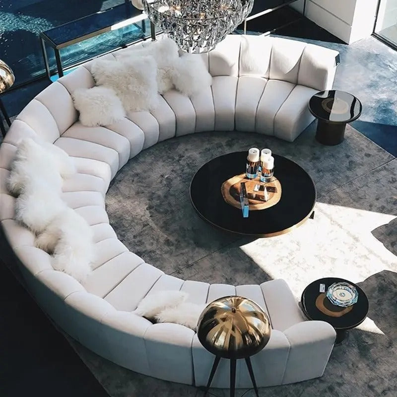 Canapé modulable LEONY en situation, grande configuration arrondie en showroom – Maroc Design