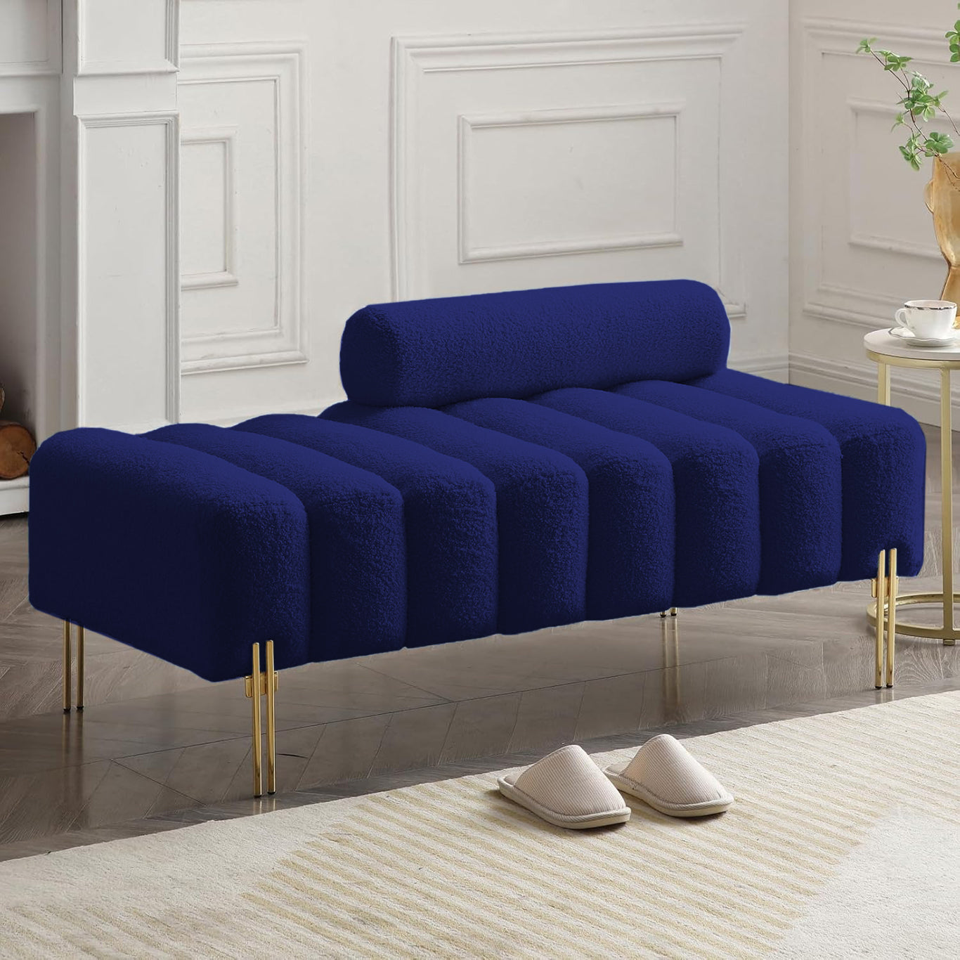 Banc Alma bouclé bleu marine avec traversin et pieds dorés – Maroc Design