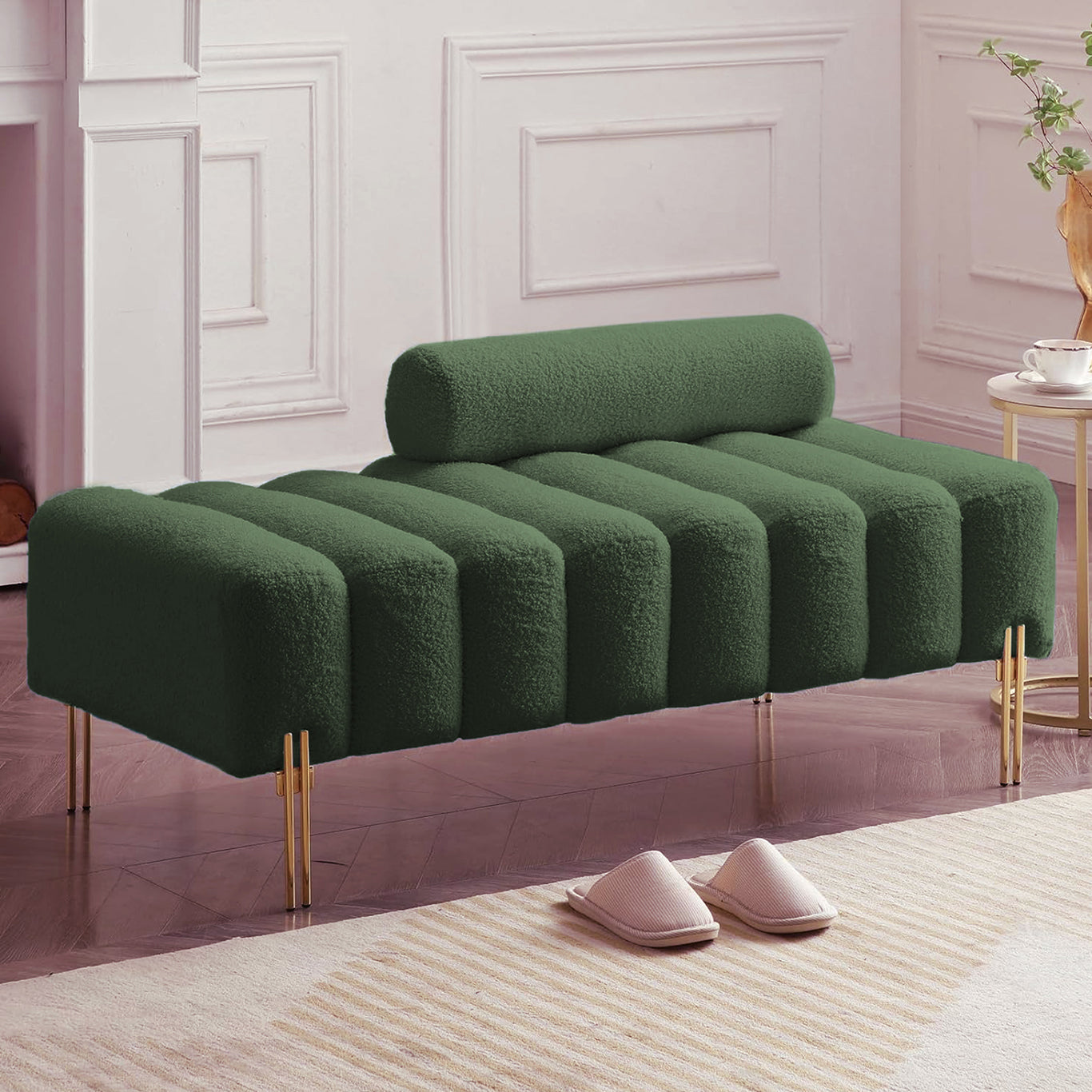 Banc Alma bouclé vert sapin avec traversin et pieds dorés – Maroc Design