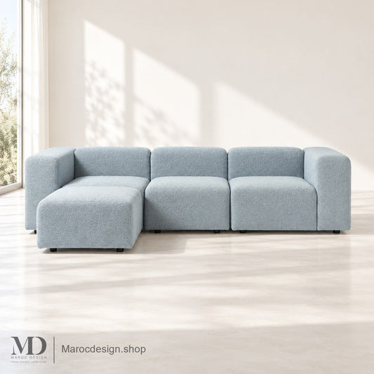 Canapé CASTA bleu clair avec pouf à gauche de l’image en intérieur lumineux — Maroc Design