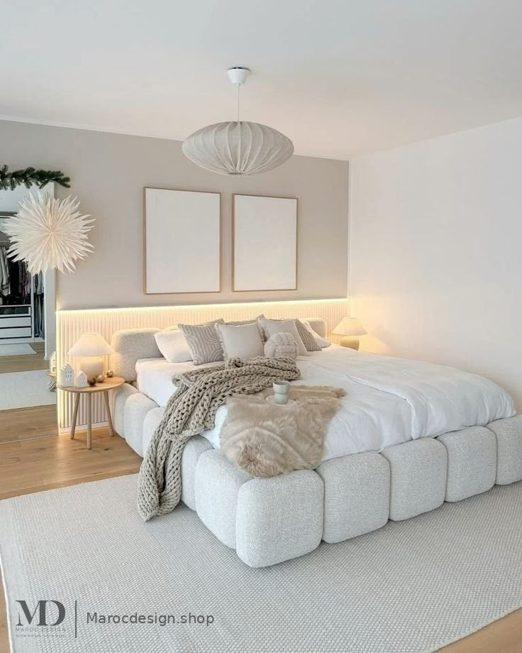 Lit bouclette crème design bubble avec tête de lit rétroéclairée dans une chambre cocooning – Maroc Design