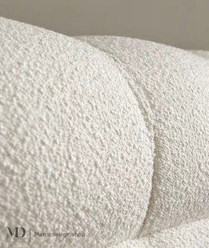 Gros plan sur le tissu bouclette écru du lit CLOUD – Maroc Design