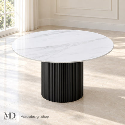 Table ronde PANDA à plateau blanc et socle noir cannelé en intérieur lumineux — Maroc Design